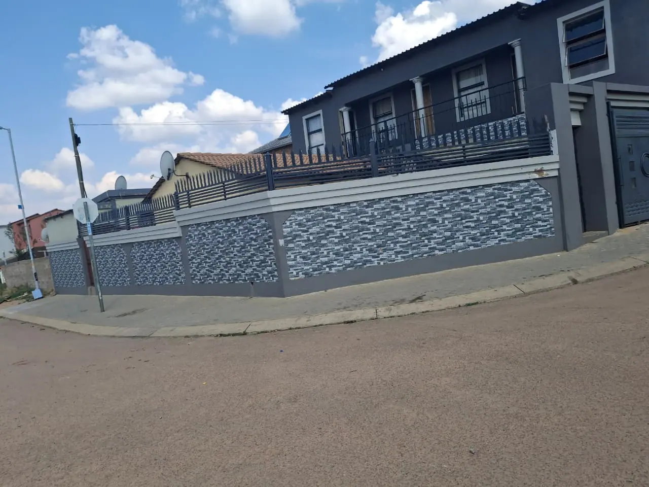 Exterior boundary structure