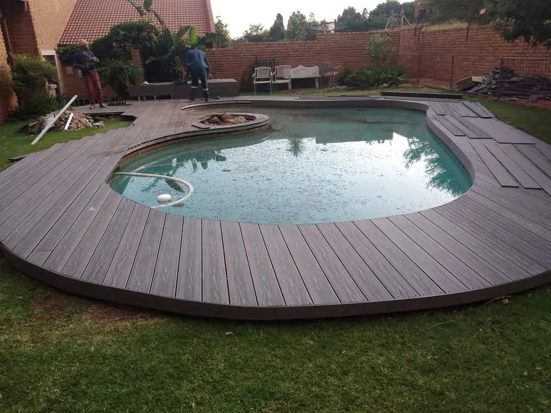 Curved pool decking